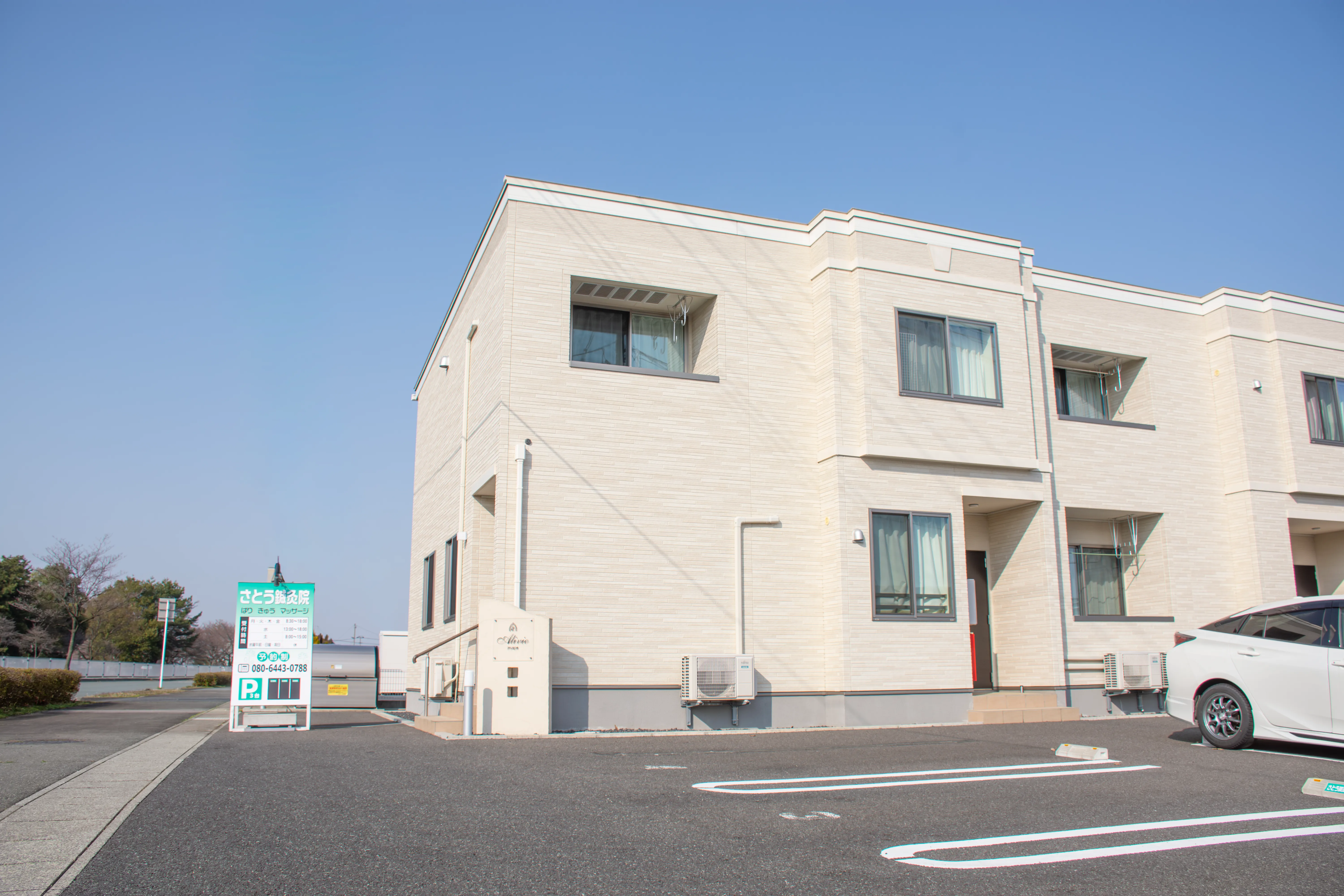 院内外観・駐車場